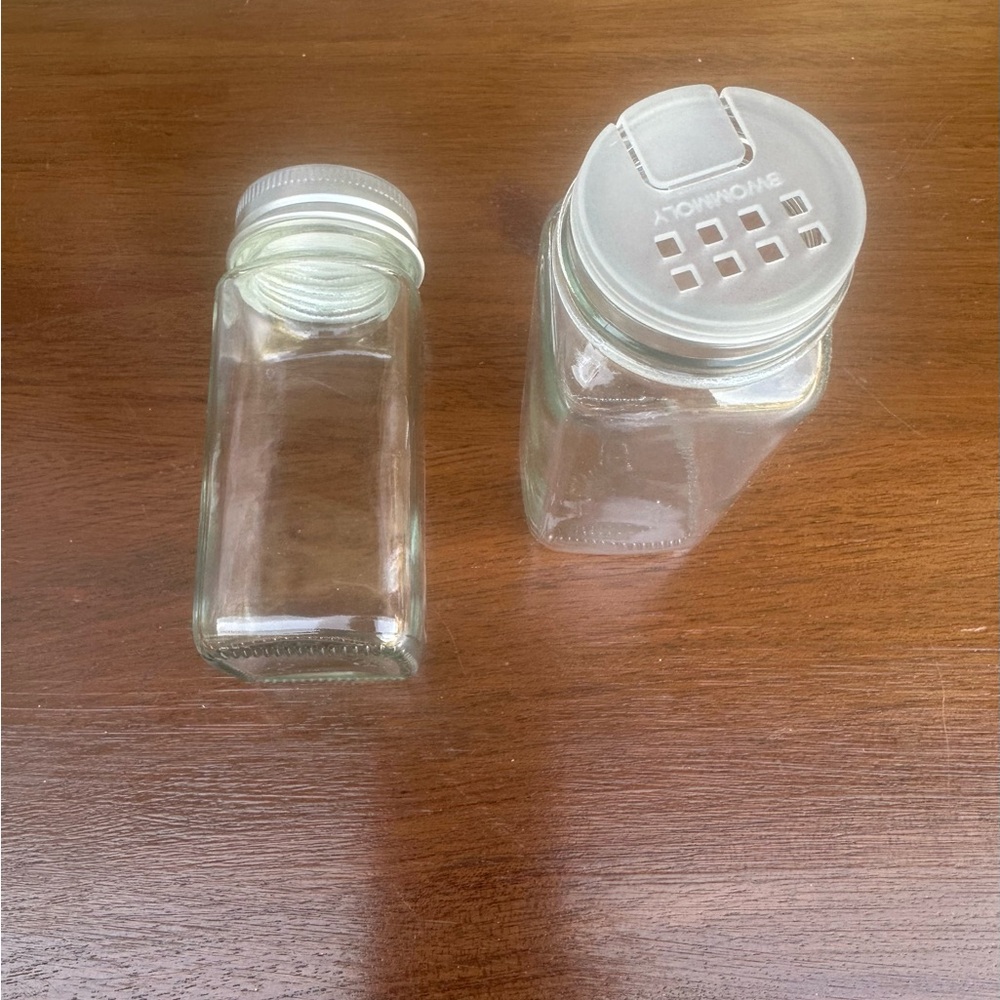 NWOT Lot of 36 Clear Glass Spice Jars with Silver lid and shaker top with labels